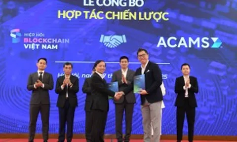 Hai người Việt Nam đầu tiên nhận chứng chỉ phòng, chống rửa tiền từ ACAMS