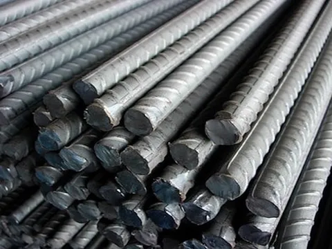 Giá thép liên tục tăng “nóng“, nhà thầu và chủ đầu tư lo vỡ trận