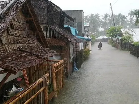 Siêu bão Surigae: Hơn 100.000 người Philippines phải sơ tán