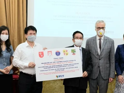 Đức hỗ trợ Việt Nam 190.000 kit test COVID-19