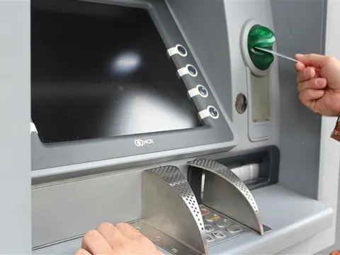 Phí giao dịch qua ATM, POS sẽ giảm mạnh từ ngày 1/8