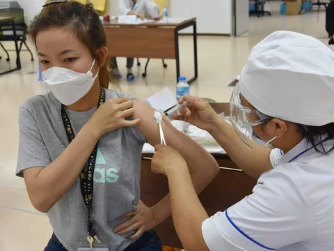 Việt Nam đã ký hợp đồng mua thêm 31 triệu liều vắc xin Covid-19