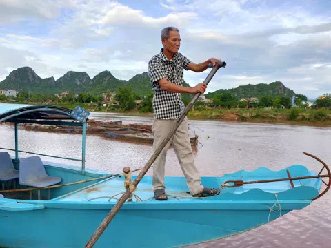 Phong Nha Kẻ Bàng (kỳ 2): Cú sốc của người lái thuyền, nỗi buồn làng Na