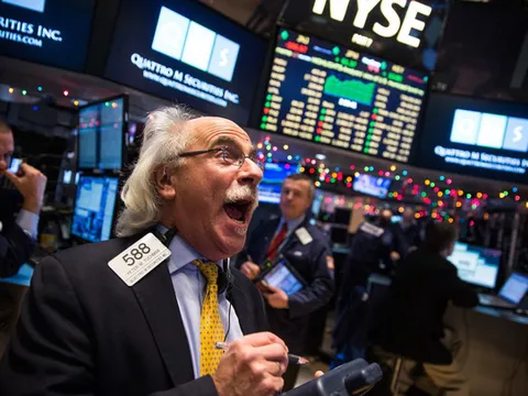 Thị trường cổ phiếu Mỹ xanh liên tiếp phiên cuối tuần