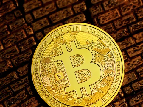 Giá Bitcoin hôm nay (3/3): Trụ vững trên 43.000 USD