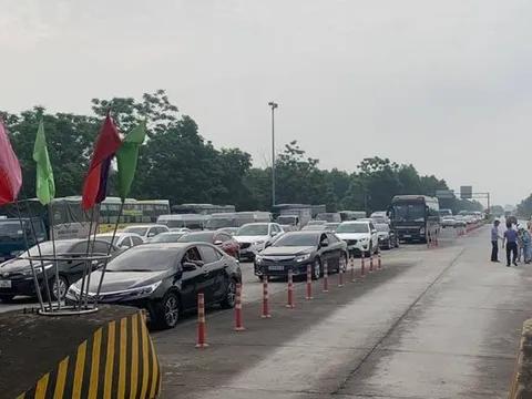 Vì sao các BOT cao tốc không xả trạm dù tắc đường kéo dài?