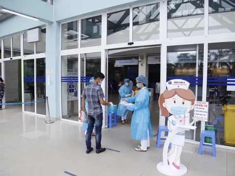 Đẩy mạnh thực hiện giãn cách và tăng cường xét nghiệm tại các bệnh viện