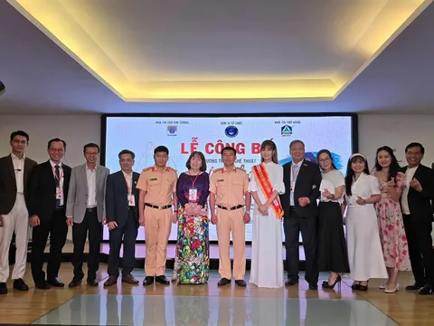 CLB Doanh nhân và Pháp luật sẻ chia nỗi đau với nạn nhân tai nạn giao thông